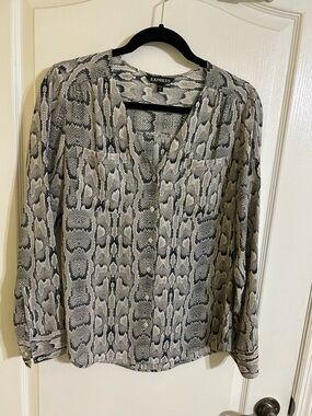 Express Snake-Print Black & White Button Front Shirt Medium